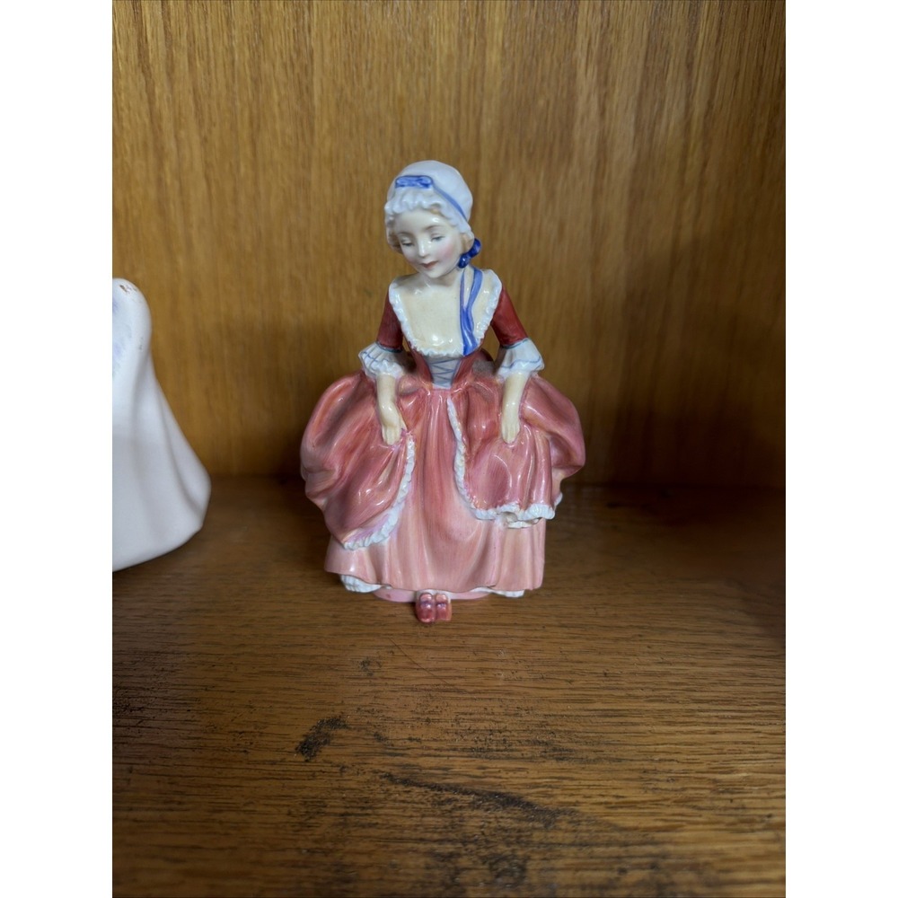 Vintage - ROYAL DOULTON - 'GOODY TWO SHOES' HN 2037 Ceramic FIGURINE SCULPTURE